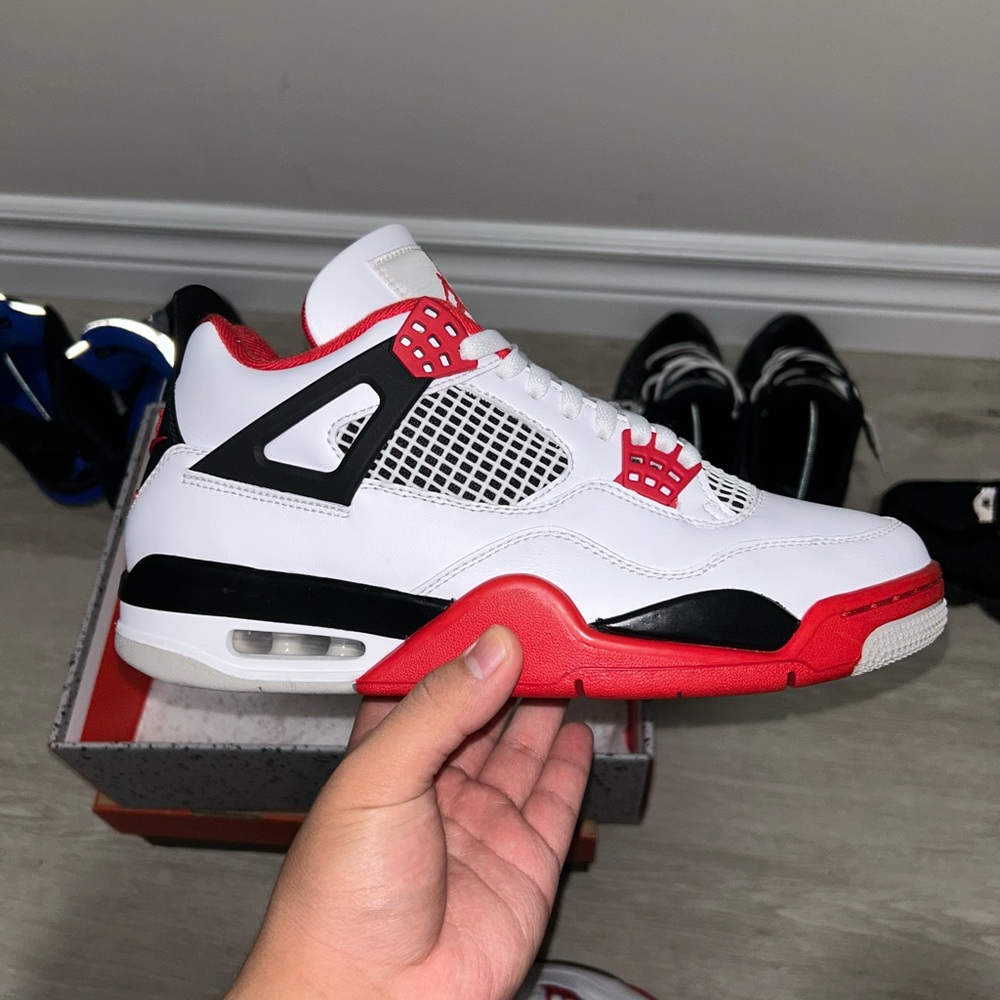 Jordan 4 Fire Red - Picture 8 of 13
